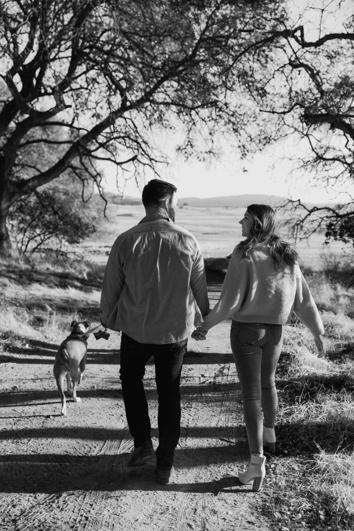 2022_folsom-lake-autumn-engagement-adam-griffin-photo-2