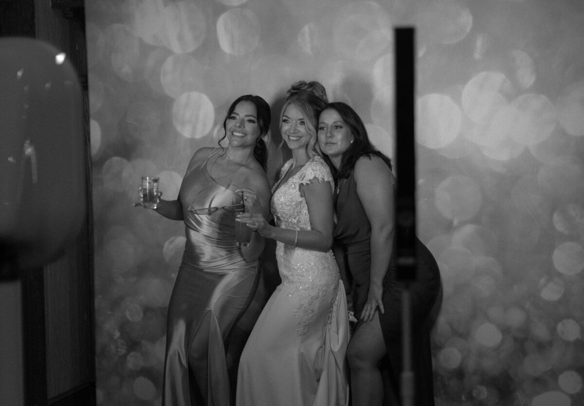 bride-and-bridesmaids-in-the-photobooth-saint-clements-castle