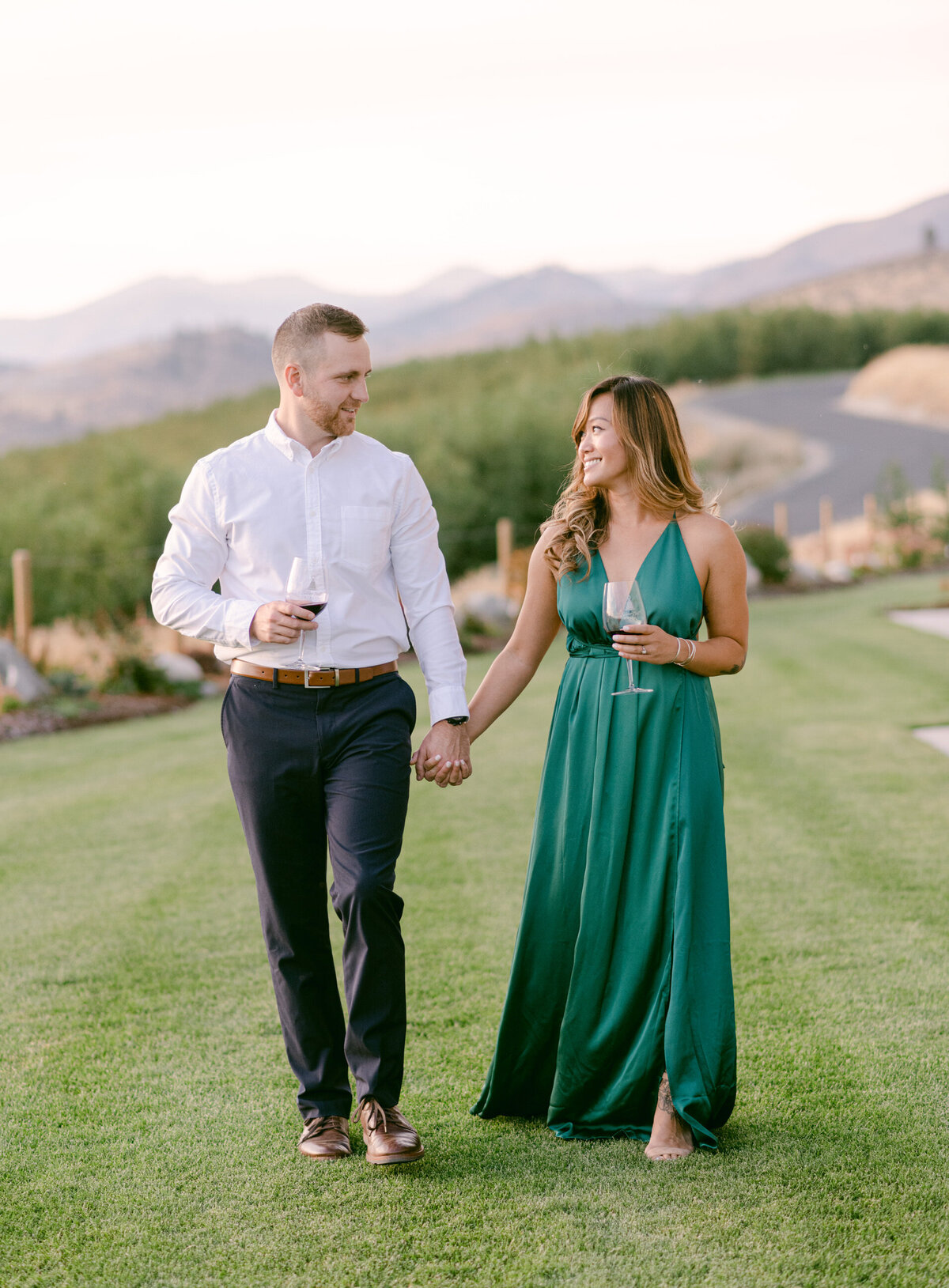 silver-bell-winery-lake-chelan-engagement-52