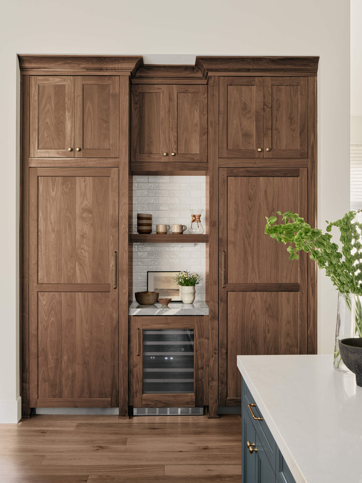 014 A Lively Haus W Gold Dust kitchen coffee bar 8128 - Web