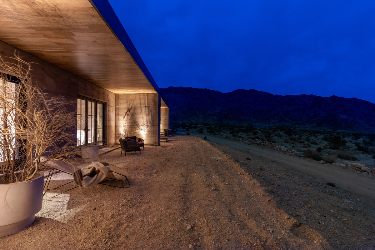 28_MAINHOUSE_evening_patios_hill