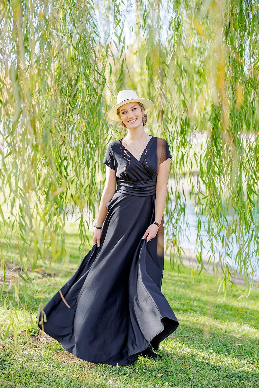 goshen-indiana-high-school-senior-walking-in -willow-tree