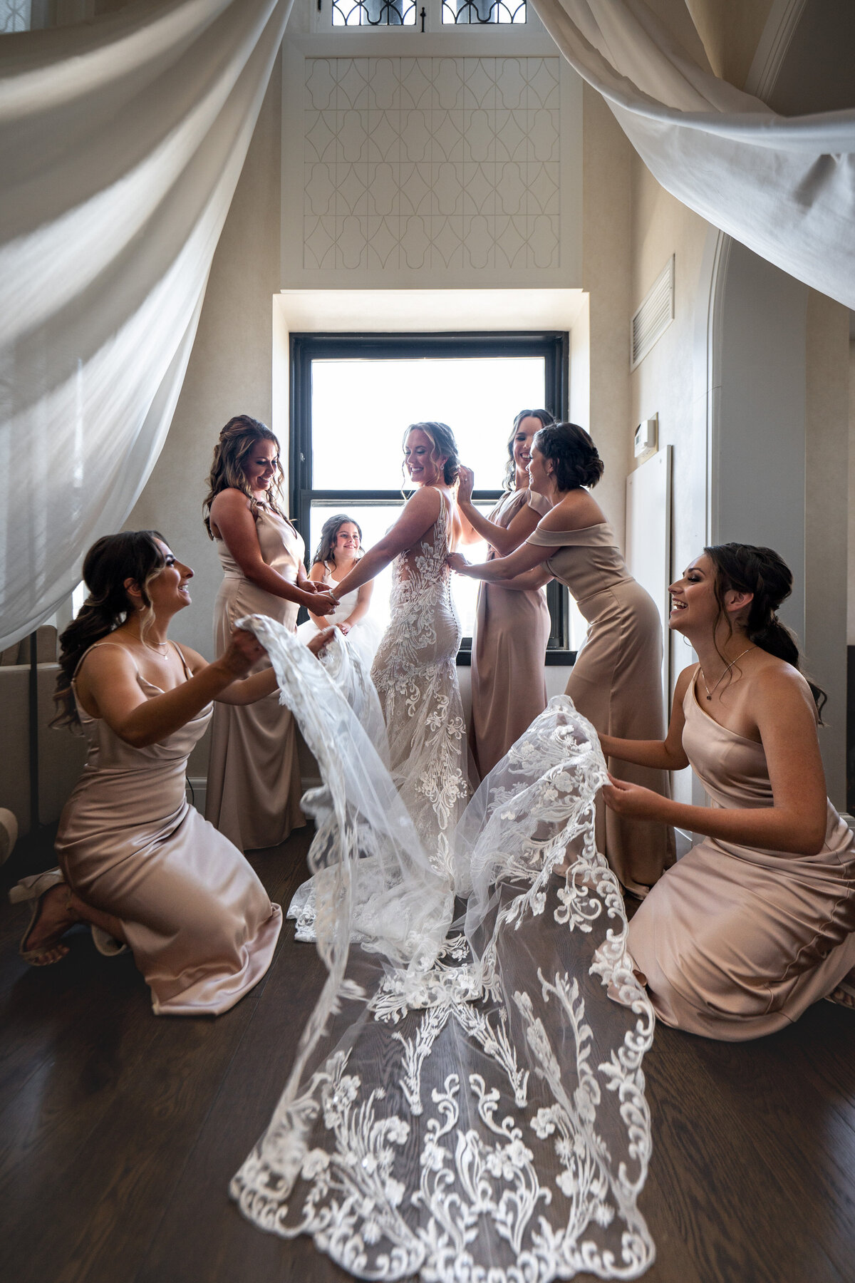 25Intercontinental-Chicago-Hotel-Wedding-Photos-Lauren-Ashlely-Studios
