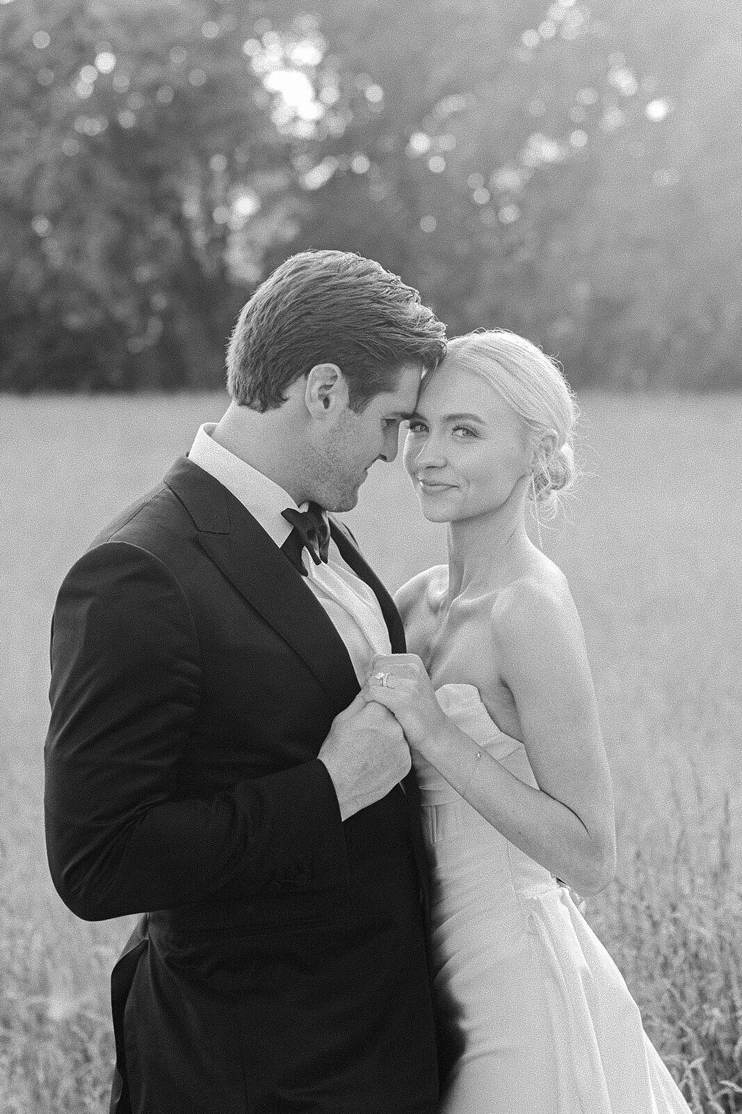 Morelock_Sanders_Wedding_BrideandGroom_TaraHodgesPhotography090