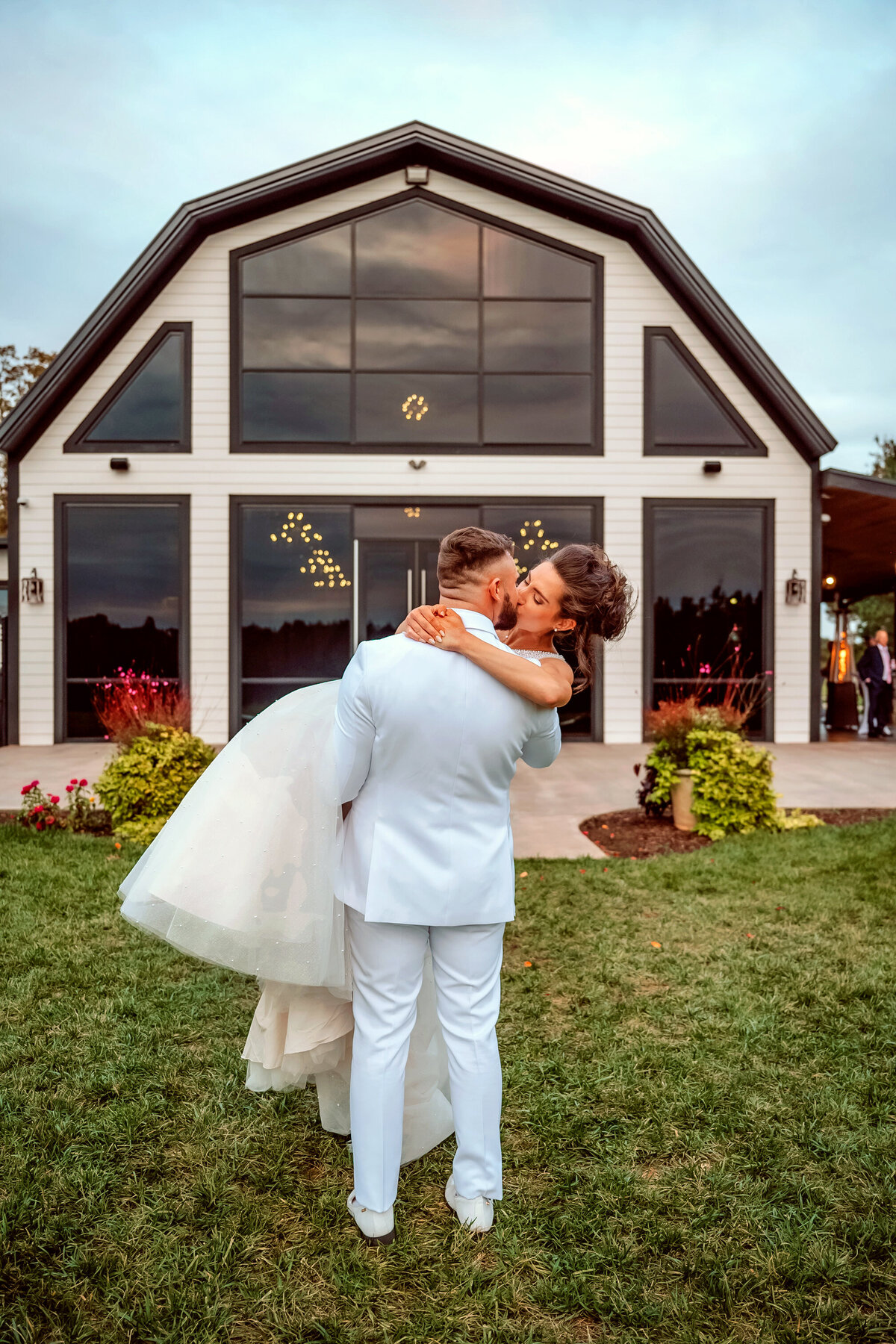 Wedding photos of couple at Dugaren Venues and Vineyard