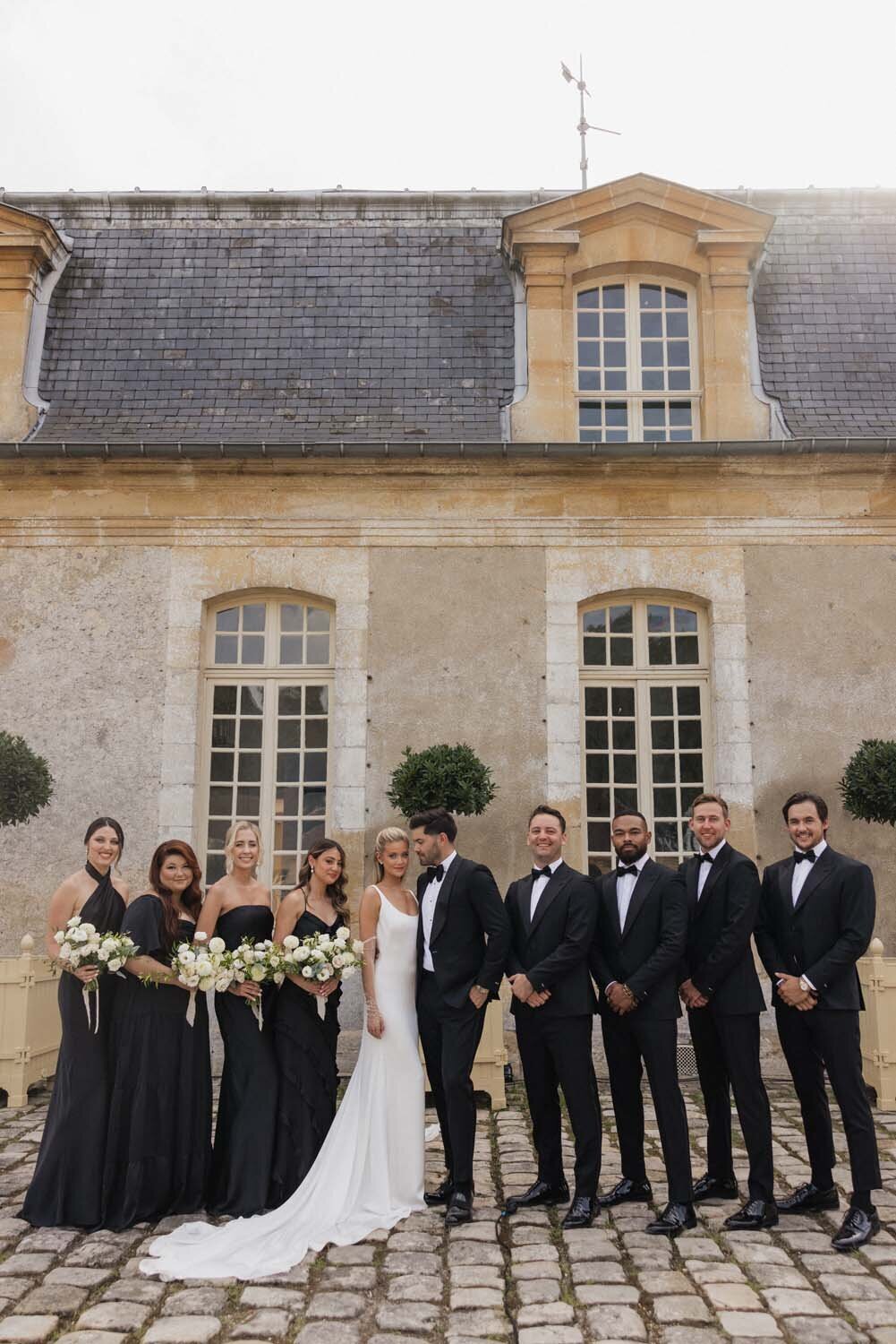 white luxury romance at chateau de Villette for Hannah & dylan Barbour wedding in Paris - Floarl designer Veronique lORRE23