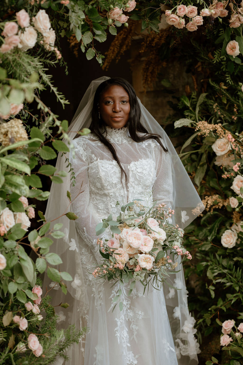 beautiful bride and flowes