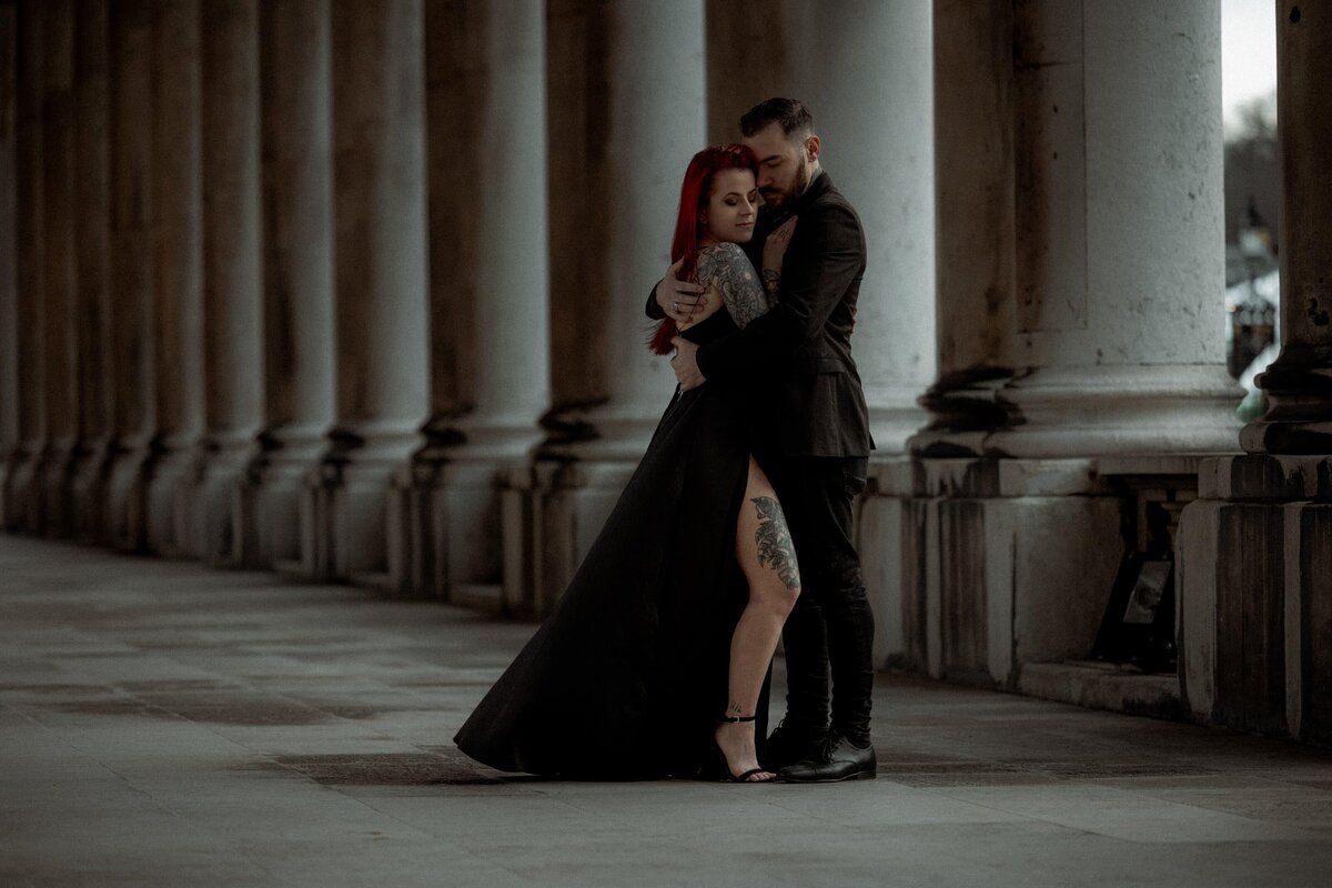 intimate-image-of-couple-posing-for-London-elopement-photographer-2542-Hadi Photography