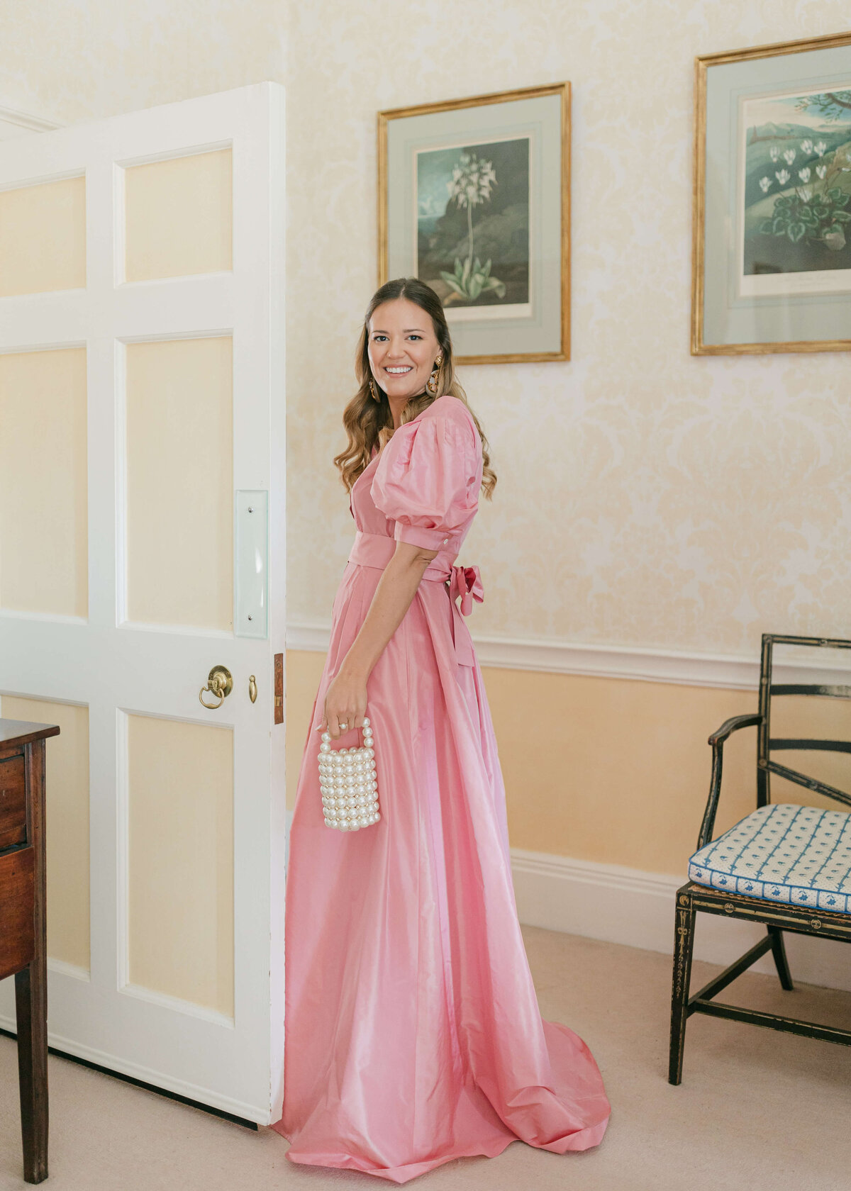 chloe-winstanley-weddings-cotswolds-cornwell-manor-bridesmaid-pink-dress-pearl-bag