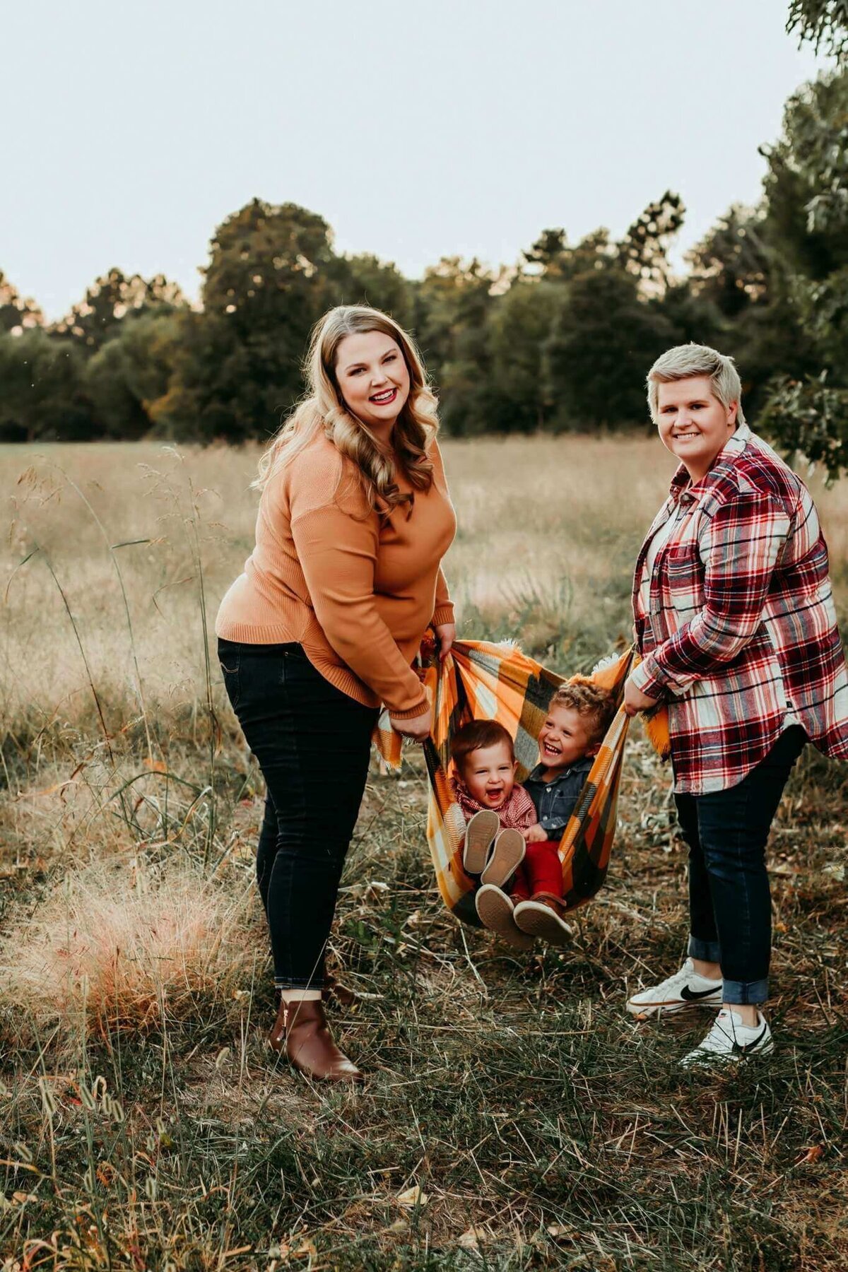 NWA family photographer, Northwest Arkansas best family photography, family portraits near me, professional family photos, family photography packages