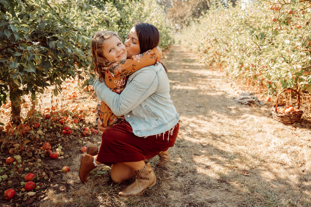 Portland-Apple-Orchard-Mini-Sessions-008