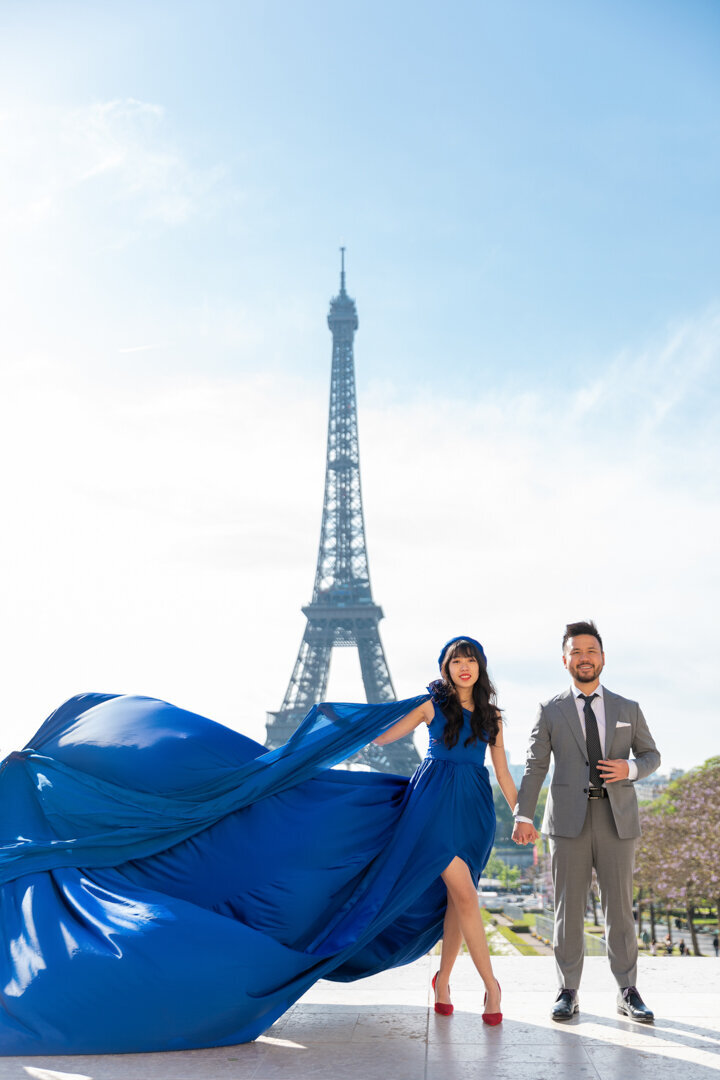 Asian couple photoshoot Paris, royal blue flying dress, Eiffel Tower backdrop, romantic couple photography