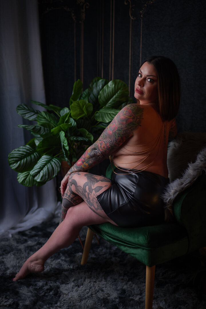 dallas-boudoir-photography-bepresentstudios-megan-body-jewelry-props-27