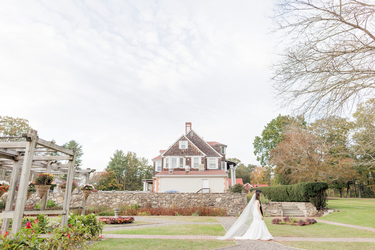 Mansion-at-bald-hill-Woodstock-CT-wedding-photographer-stella-blue-photography