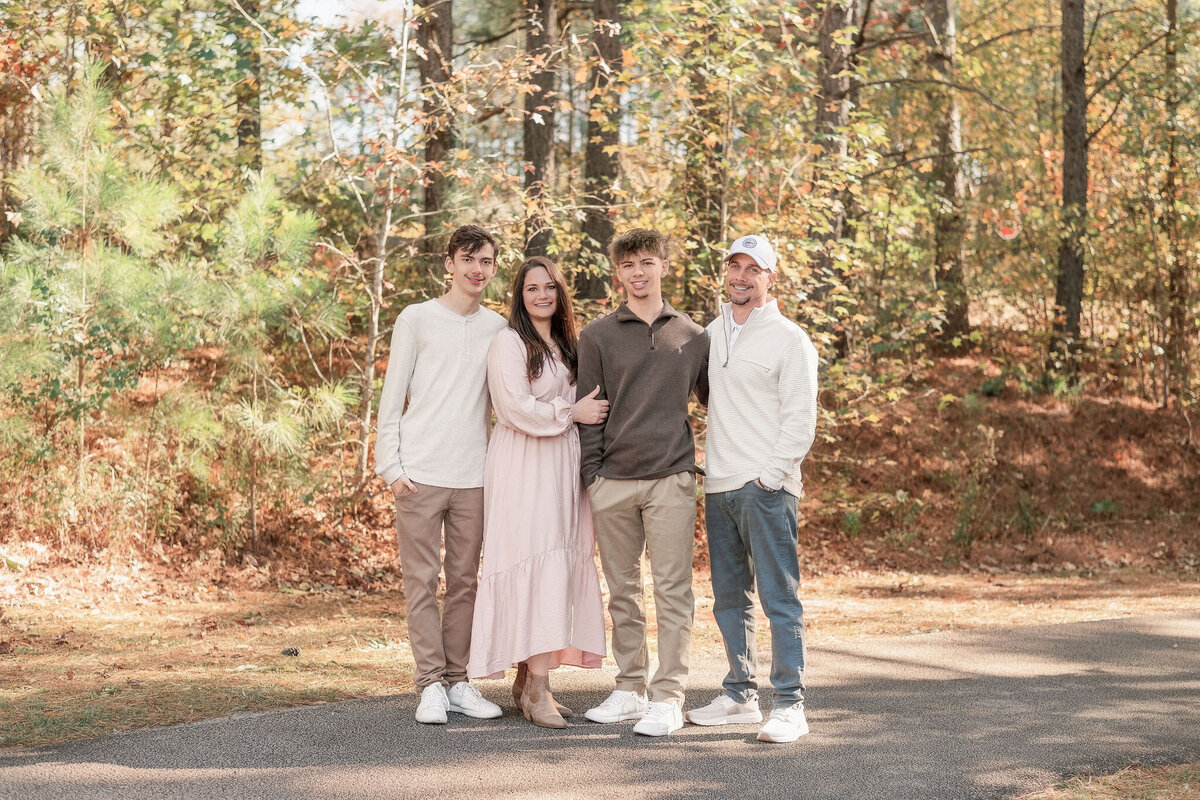 family-of-four-fall-session-in-the-woods