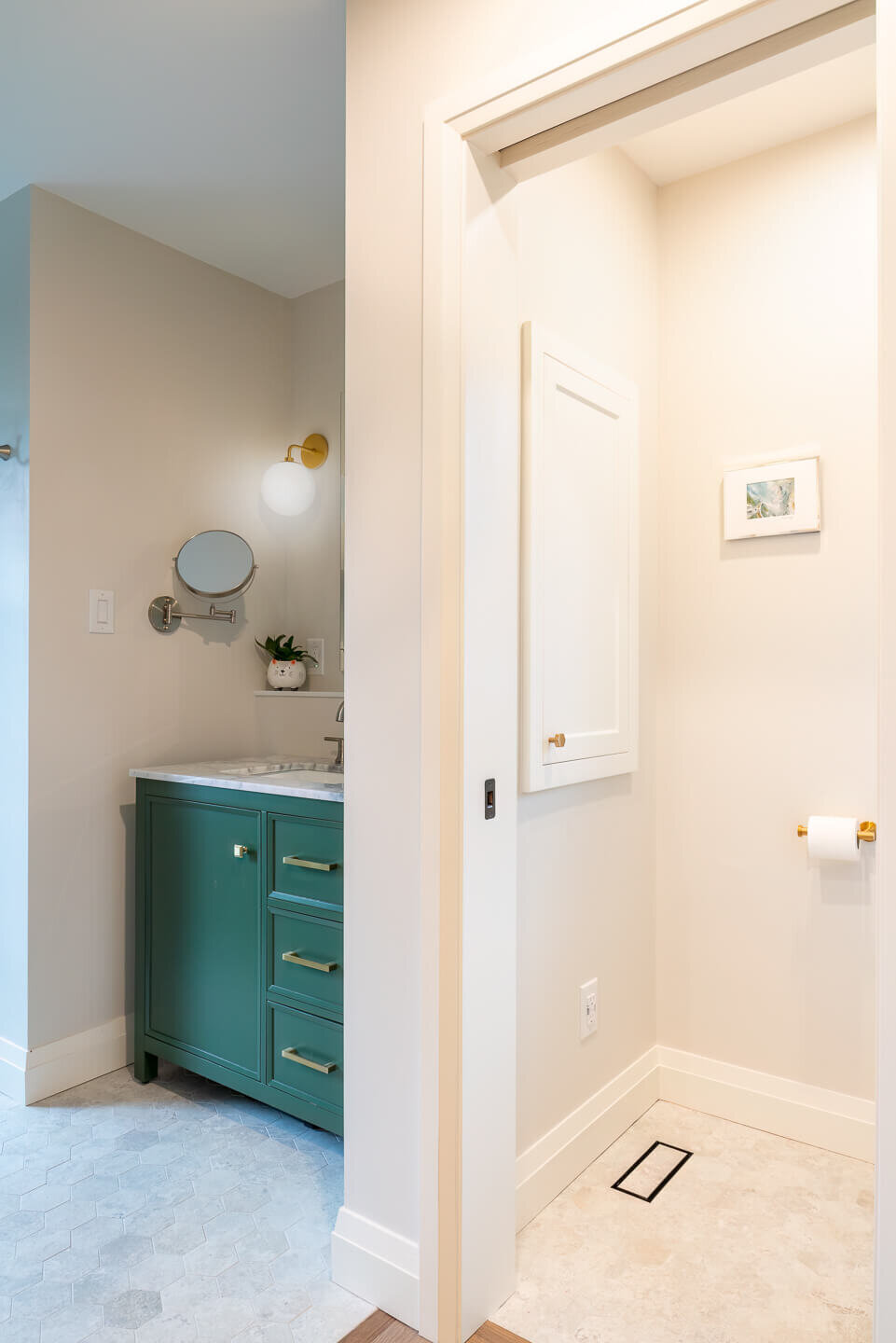 Water closet 2 231014