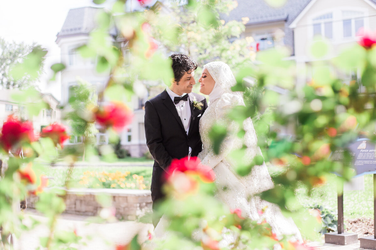 tented-backyard-estate-wedding-ottawa-lush-florals-pink-wedding-photography by emma-manotick2