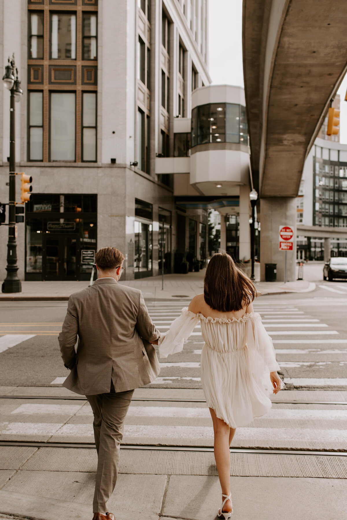 Downtown-Detroit-city-urban-engagement-photos-elopement-style-natalie-aaron-molly-grunewald-photography-24