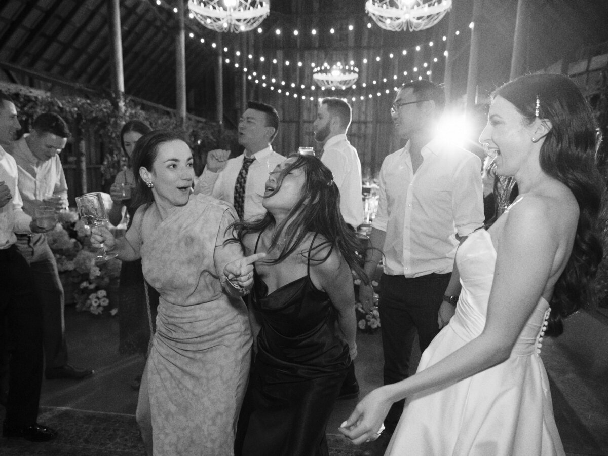 tin-roof-barn-wedding-best-washington-photographers-the-tenneys-41