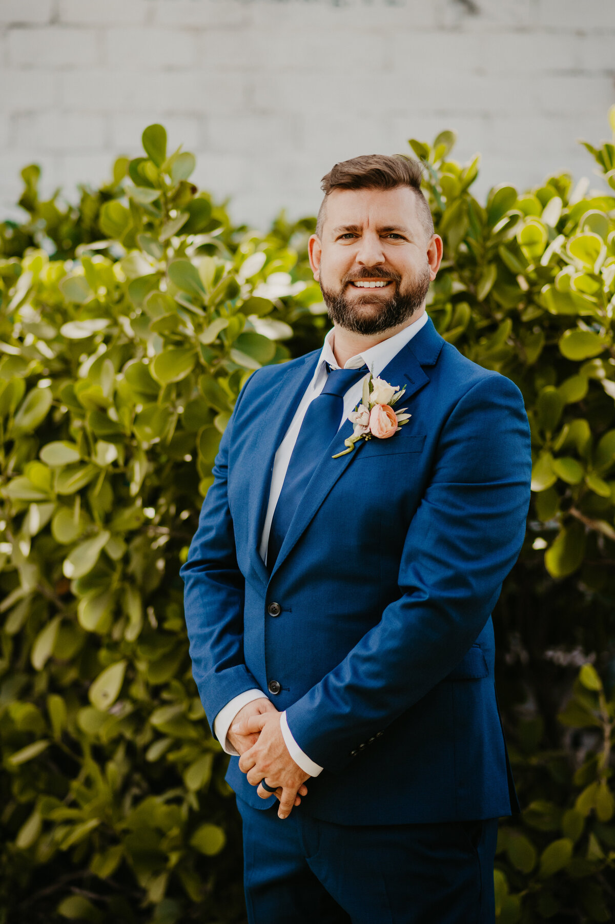 mariah-lacy-photo-green-bench-elope-in-tampa-chantilly-chic-planners-1310