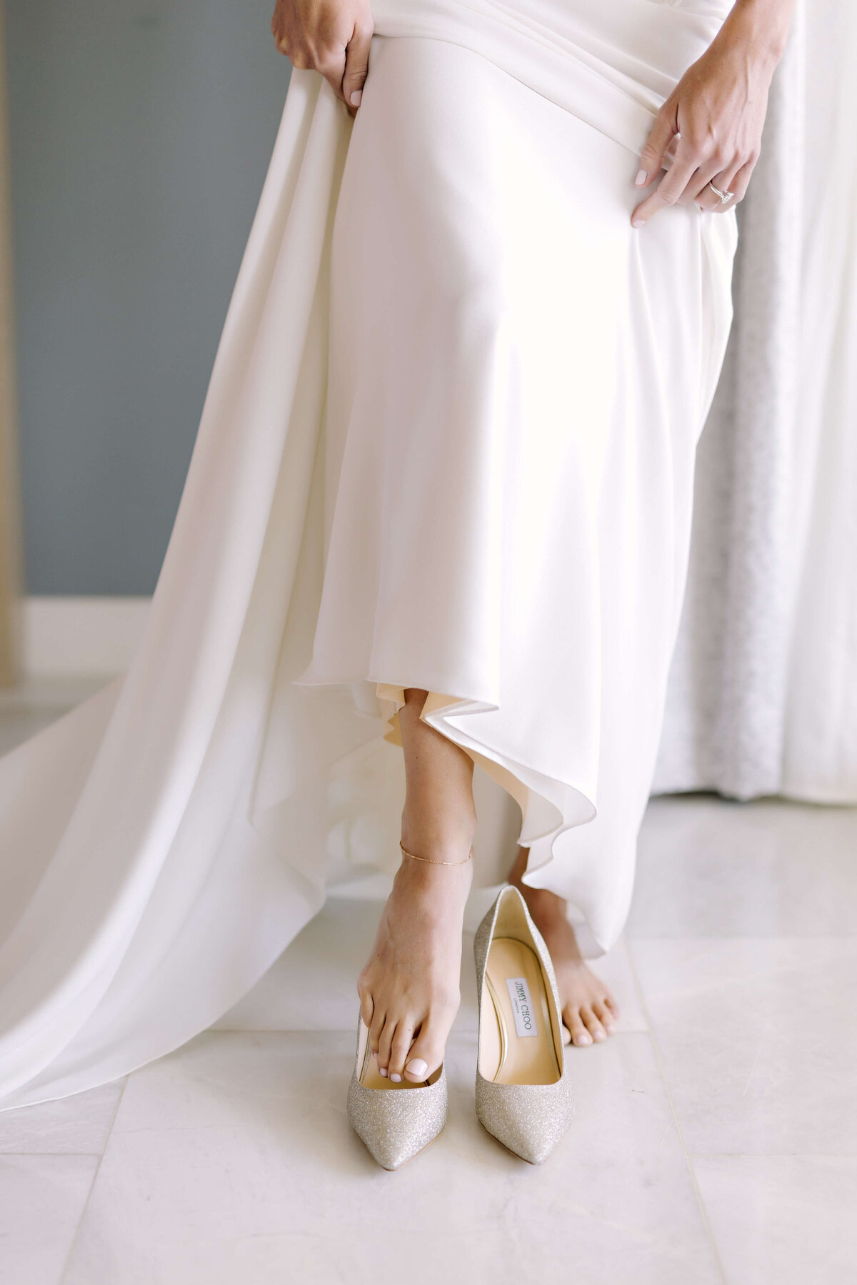 bride getting ready at Ritz Carlton at St. Thomas