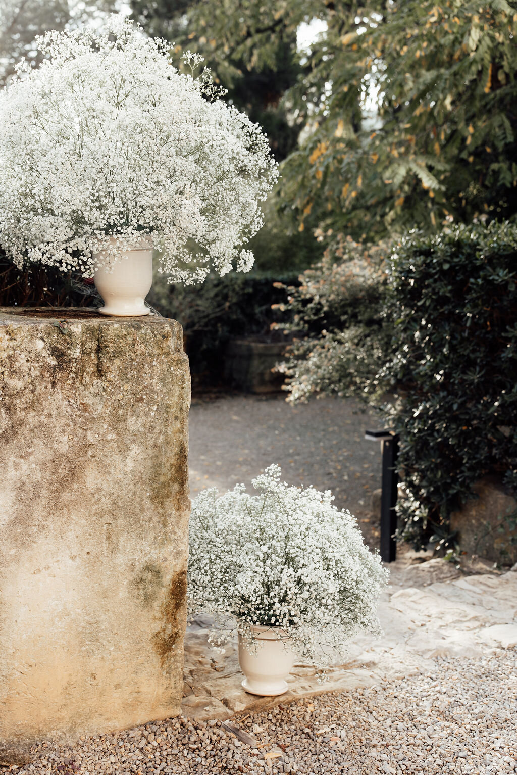 elegant-white-flower-design-chateau-d-agel