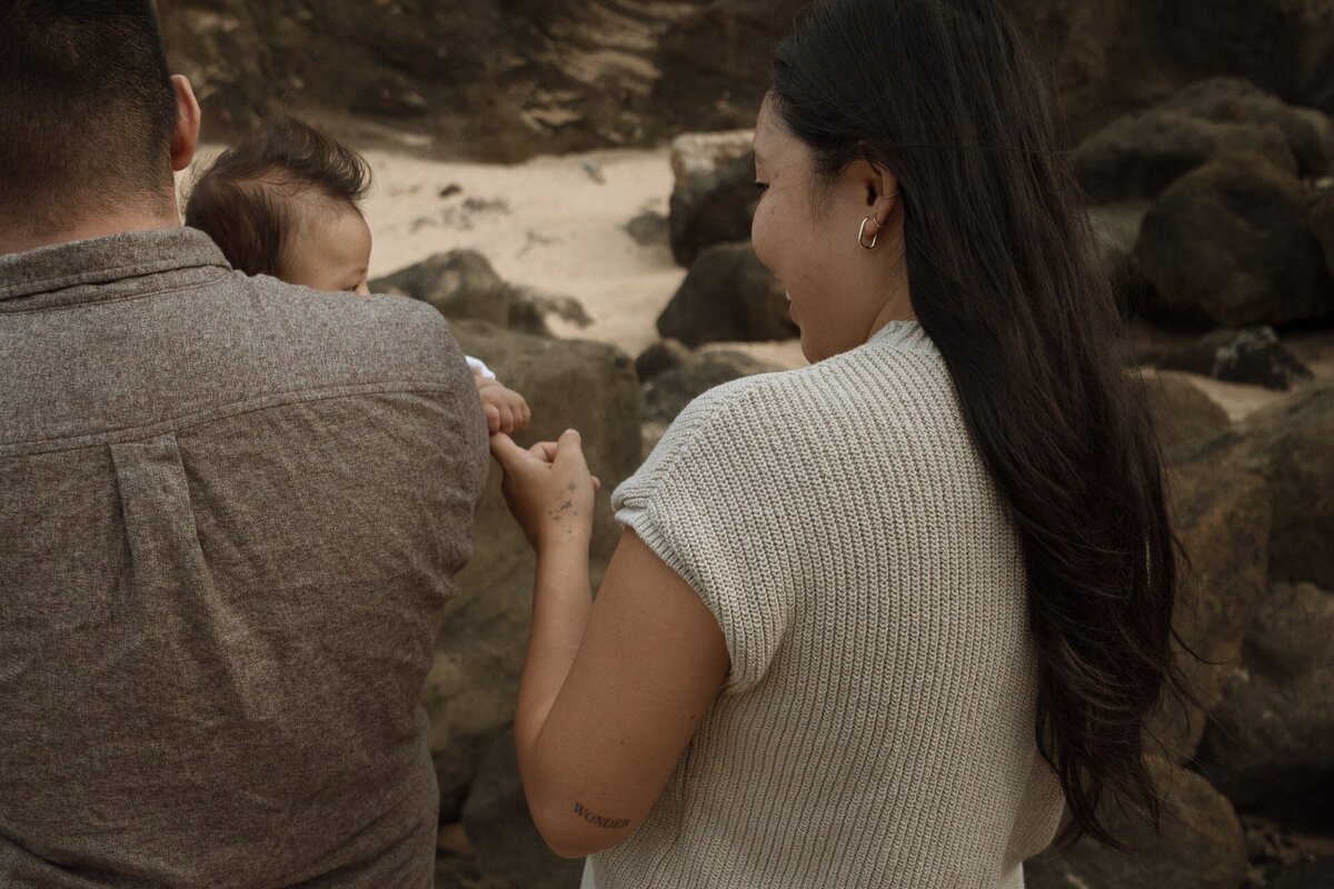 oahu-beach-family-photos-maria-alcantara-photography