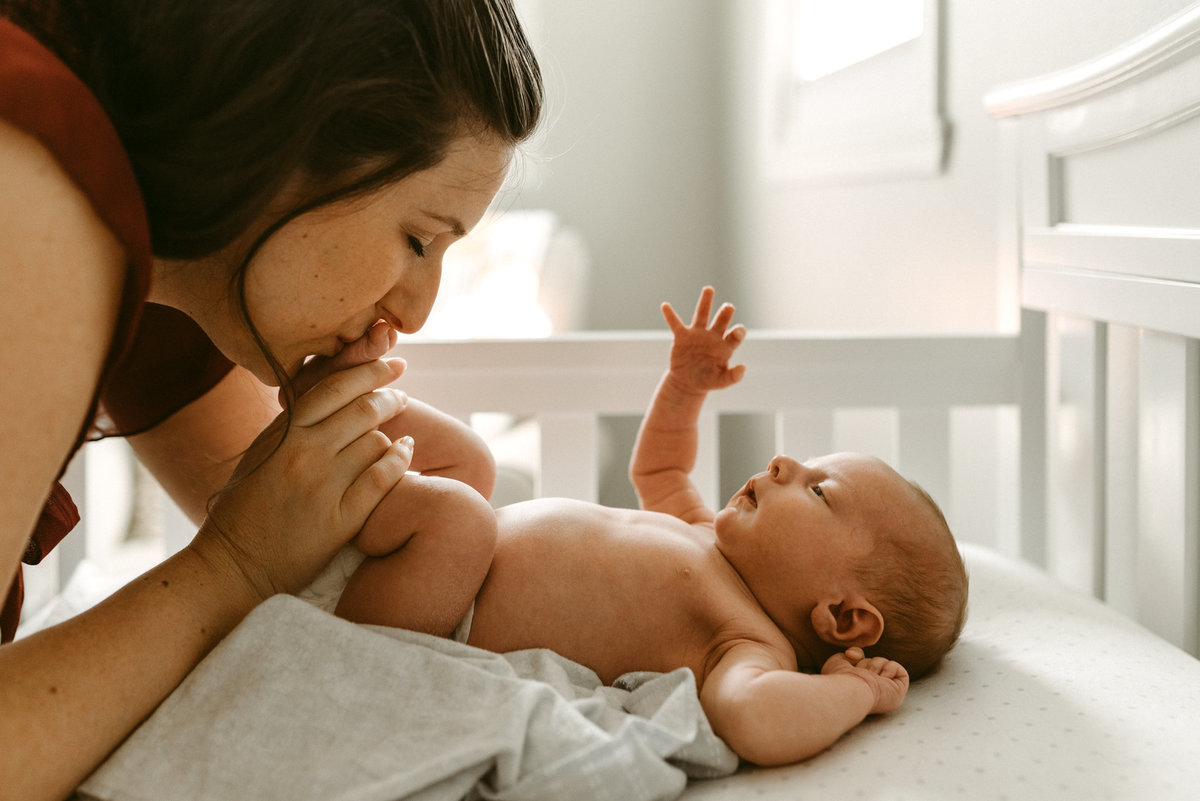 milwaukee-newborn-photographer.erika-lee-photography.baby-toes.uecker.01