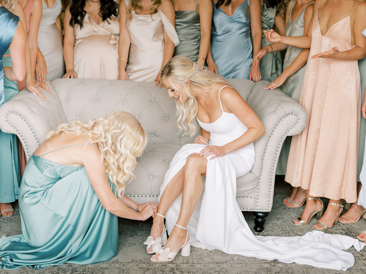 smoky-mountain-wedding-venues-magnolia-bridal-party