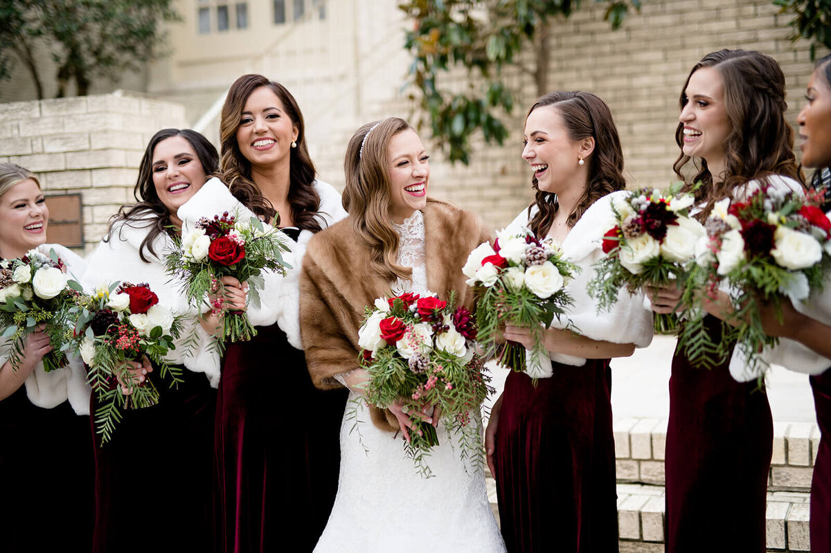 bridesmaids-with-fur-shawls