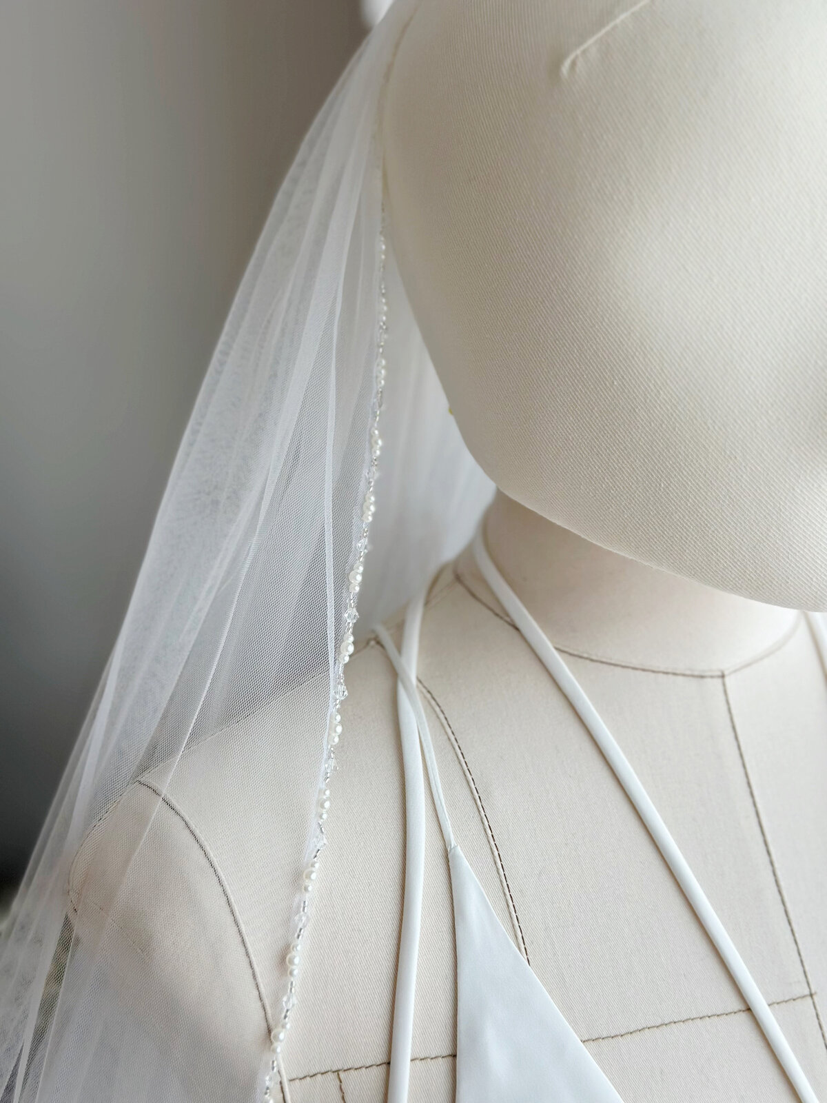 Classic soft tulle veil with fine beaded edge for timeless style