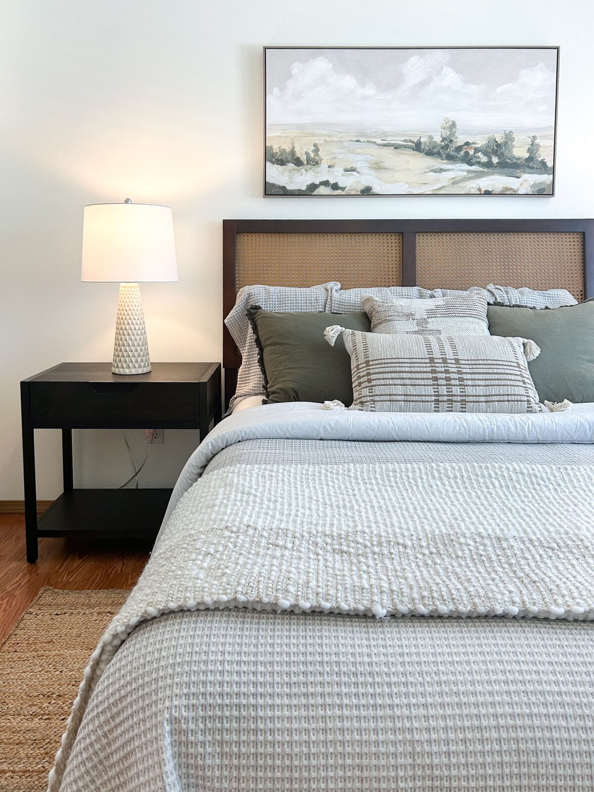 occupied-staging-stanwood-master-bedroom-modernmollusk-1