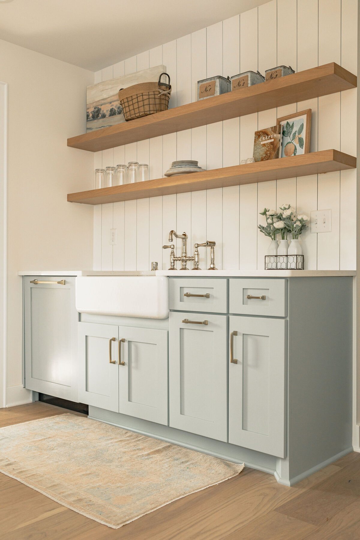 alma-homes-lake-minnetonka-builder-blue-kitchen-cabinets-reclaimed-wood-shelves