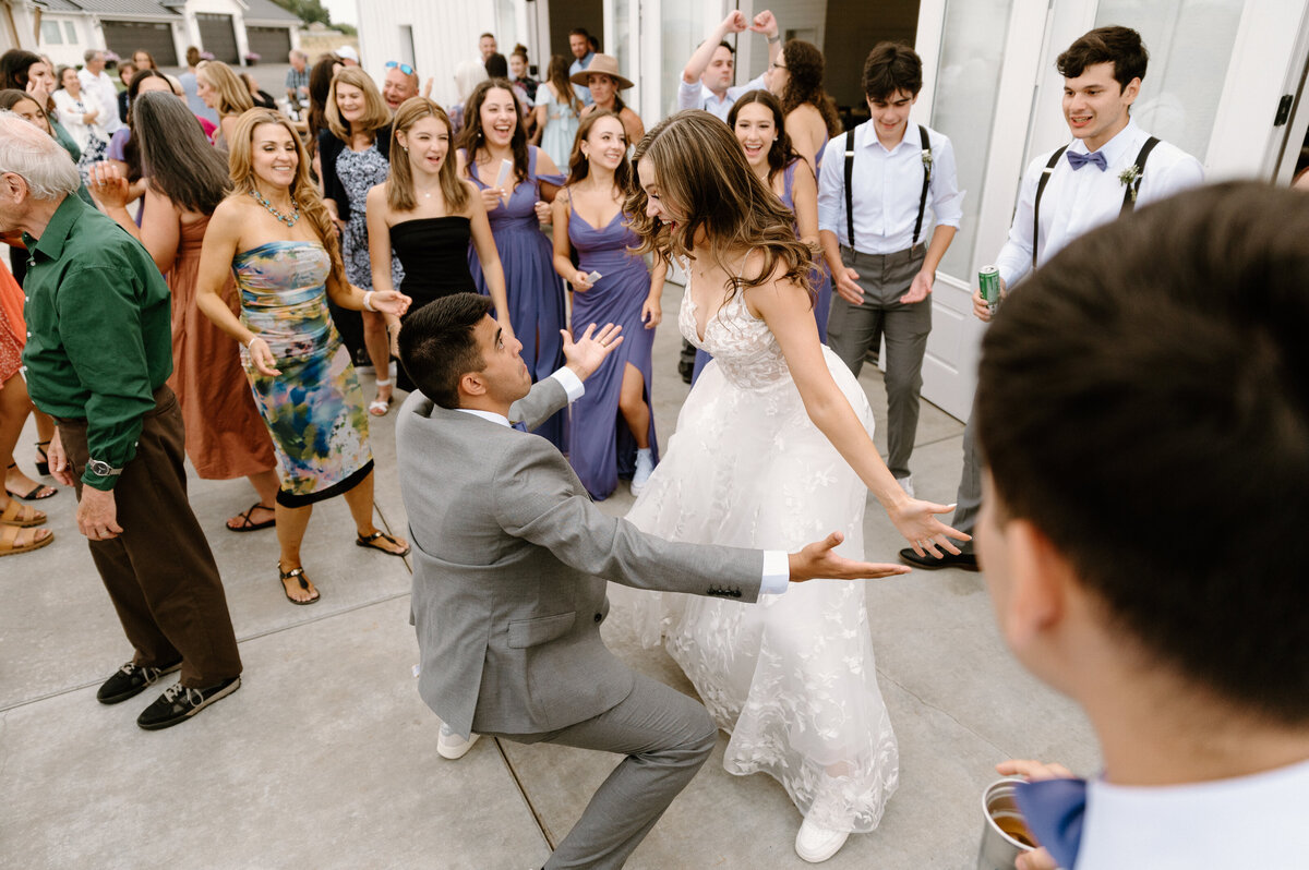 august_farmhouse_on_greenbluff_spokane_washington_wedding_04