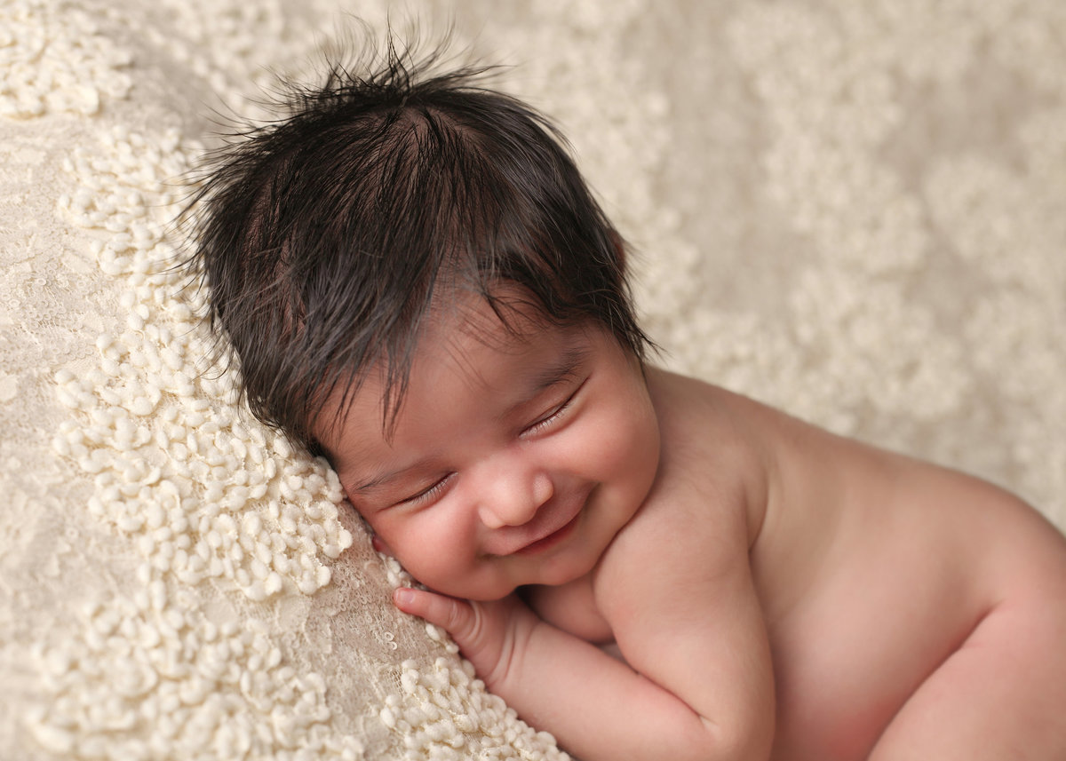 durham_region_newborn_photography_baby_smiling