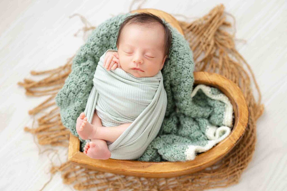 Newborn-photographer-in-savannah-9