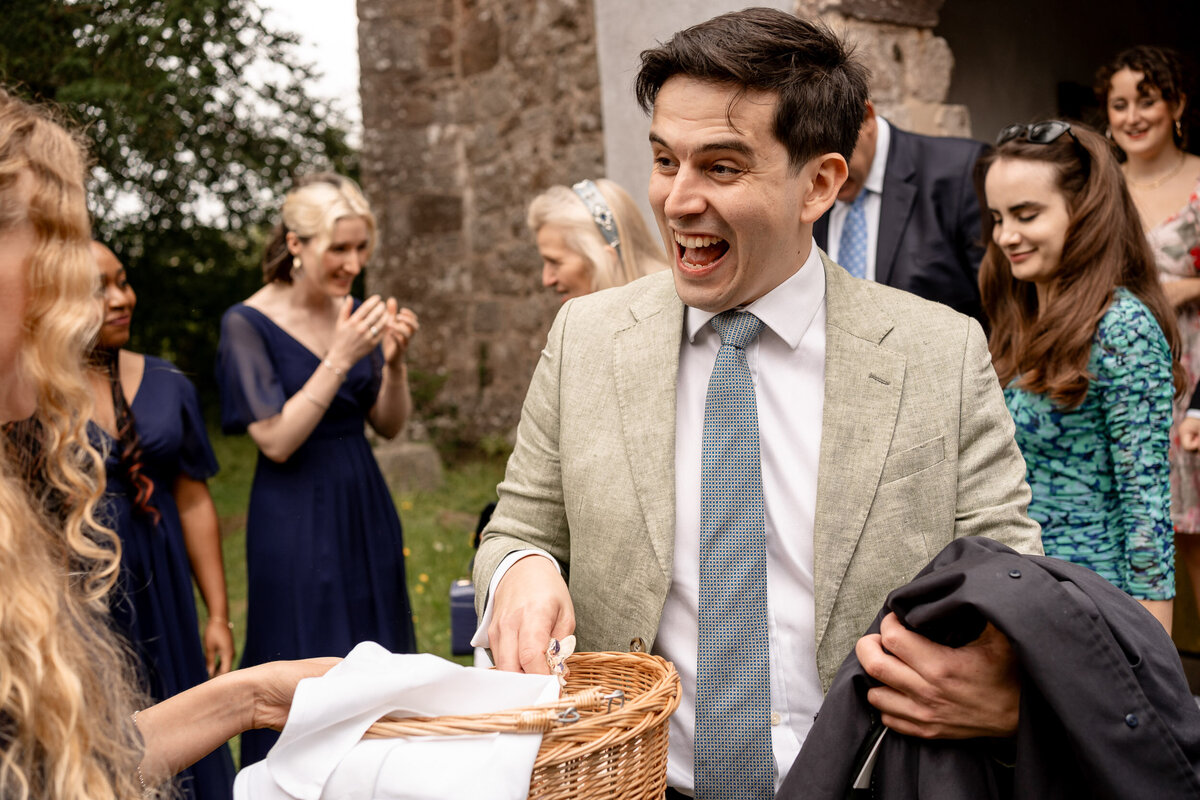 great-barn-devon-wedding-photographer-jasmine-leo-22