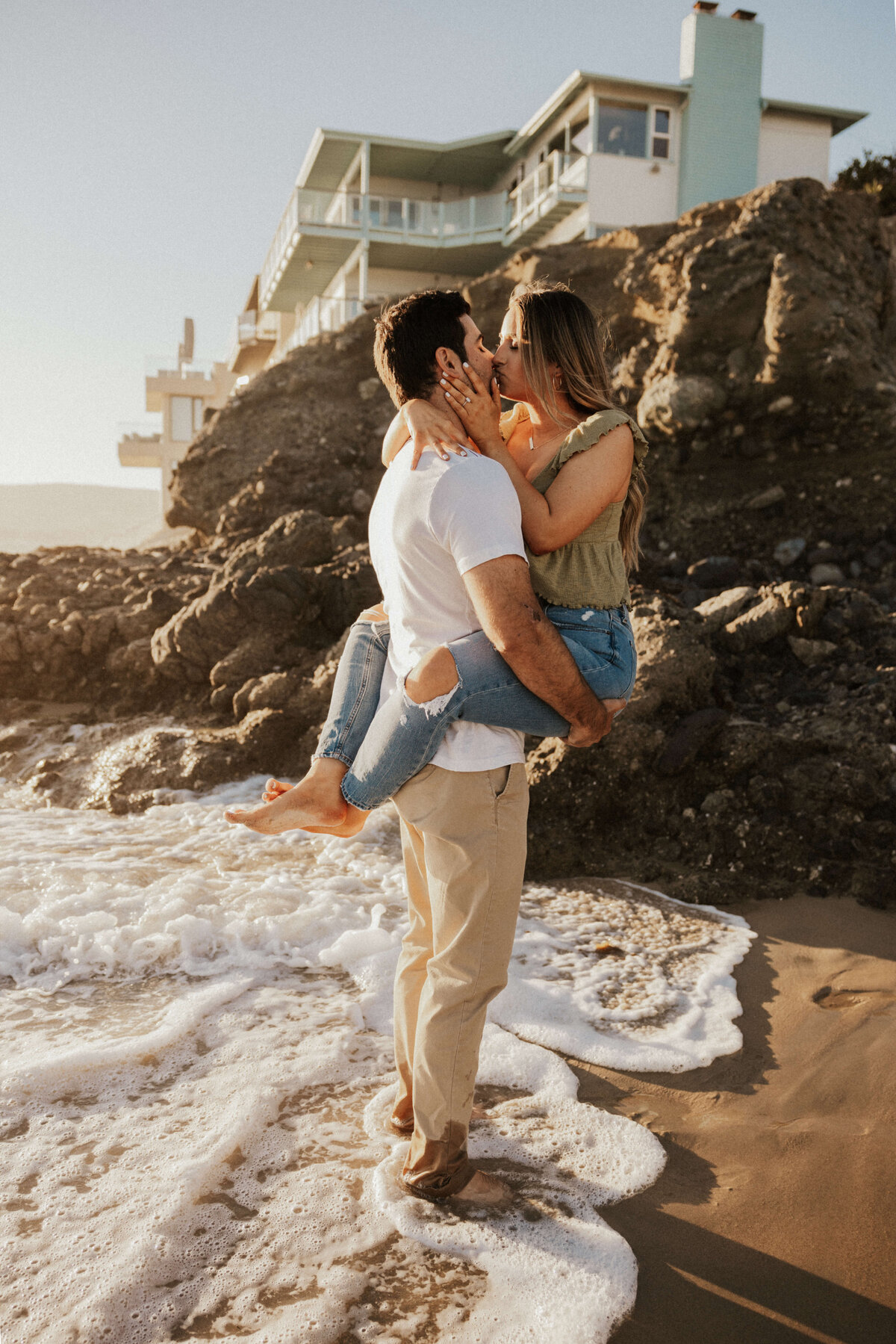 laguna-beach-engagement-socal-intimate-poses