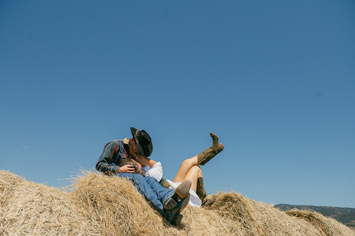 presley-gray-photo-haybale-forest-montana-elopement-7373
