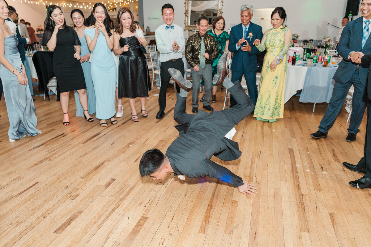 Chateaux at Fox Meadows Colorful Spring Wedding Light and Airy Elena Spraguer Photography  0194