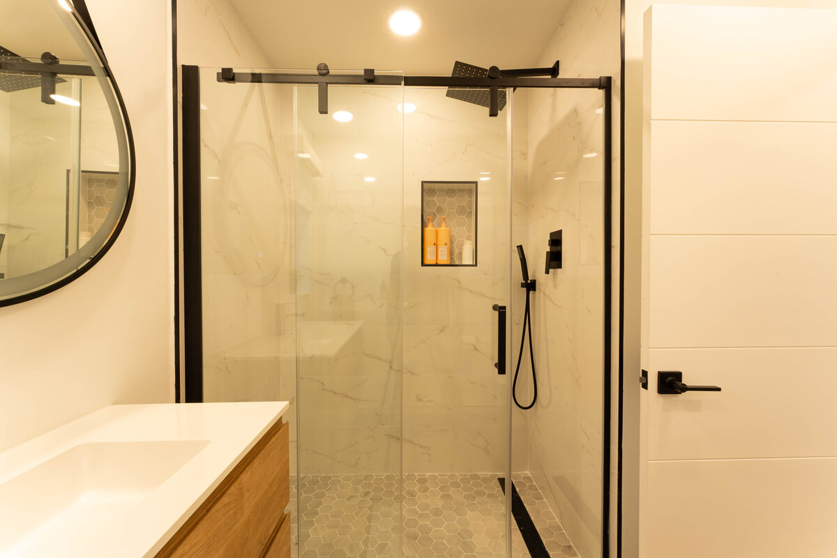 Bathroom 2 (2)