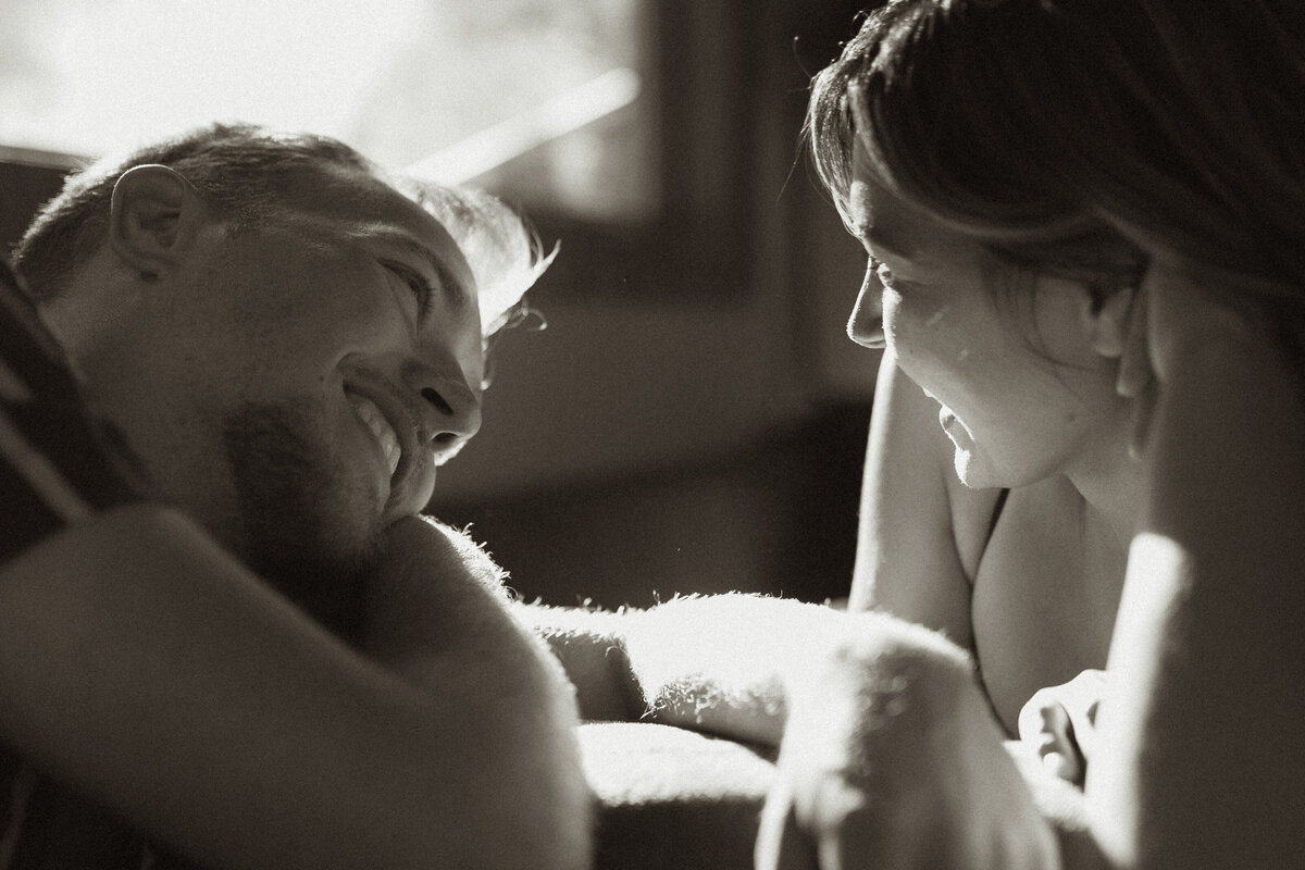 casualcouplesinhomesessionkansascityphotographer-19