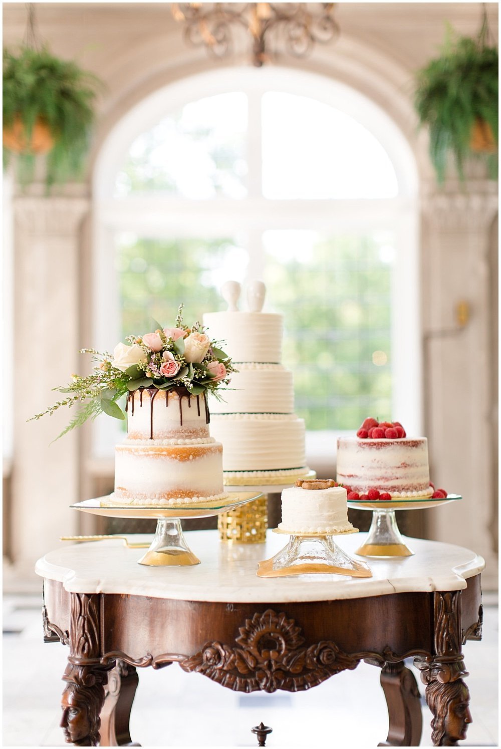 Summer-Outdoor-Terrace-Laurel-Hall-Indianapolis-Wedding-Danielle-Harris-Photography- Jessica-Dum-Wedding-Coordination-photo__0032