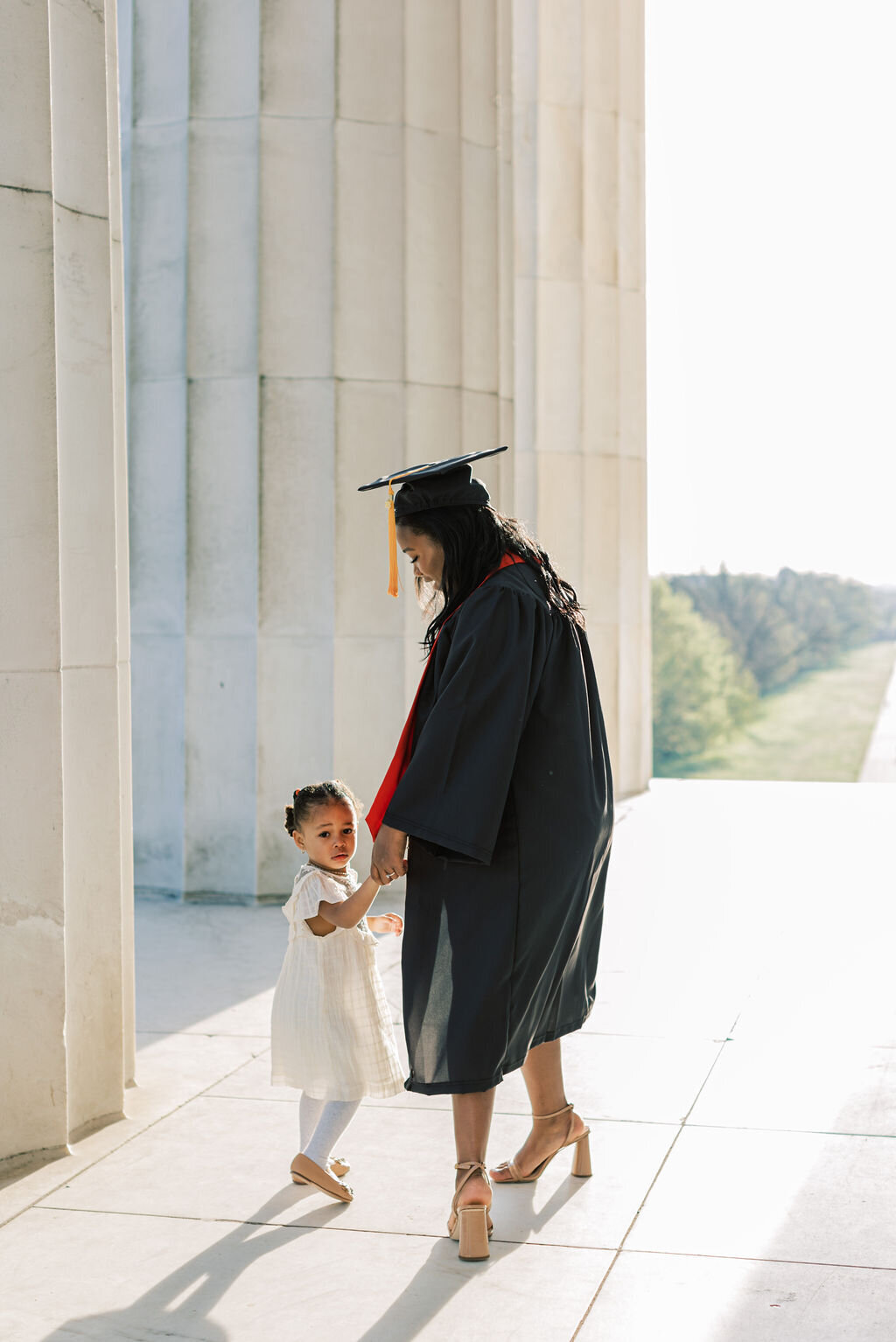 Georgetown University Graduation Photos | Adela Antal Photography | Thomas Jefferson Memorial