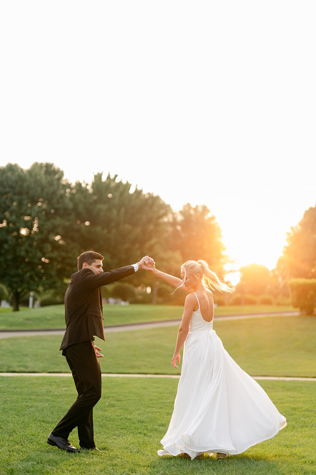 TPC River Highlands Colorful Summer Wedding