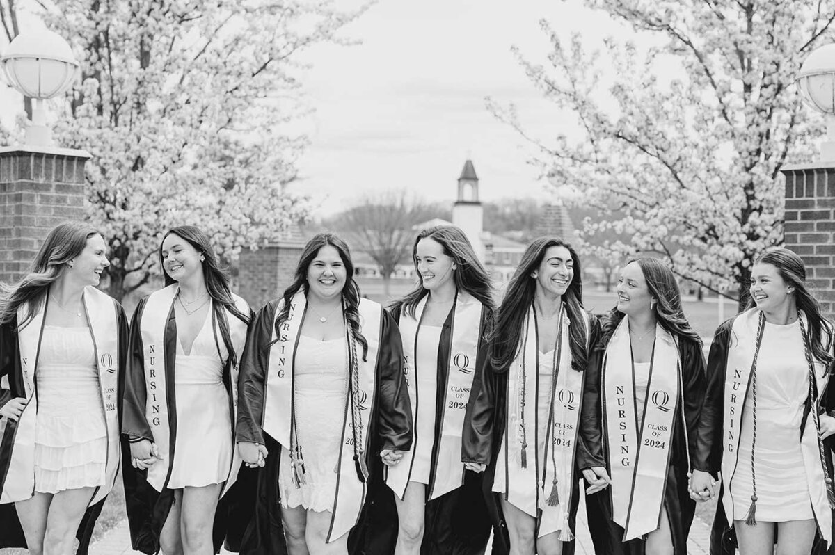 College graduation photoshoot with friends connectict