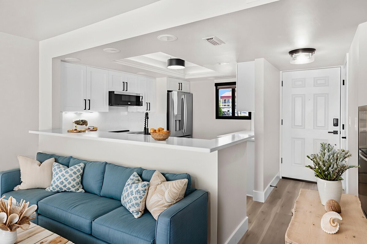 895 Gulf View Kitchen - 495A0124 IR virtually staged