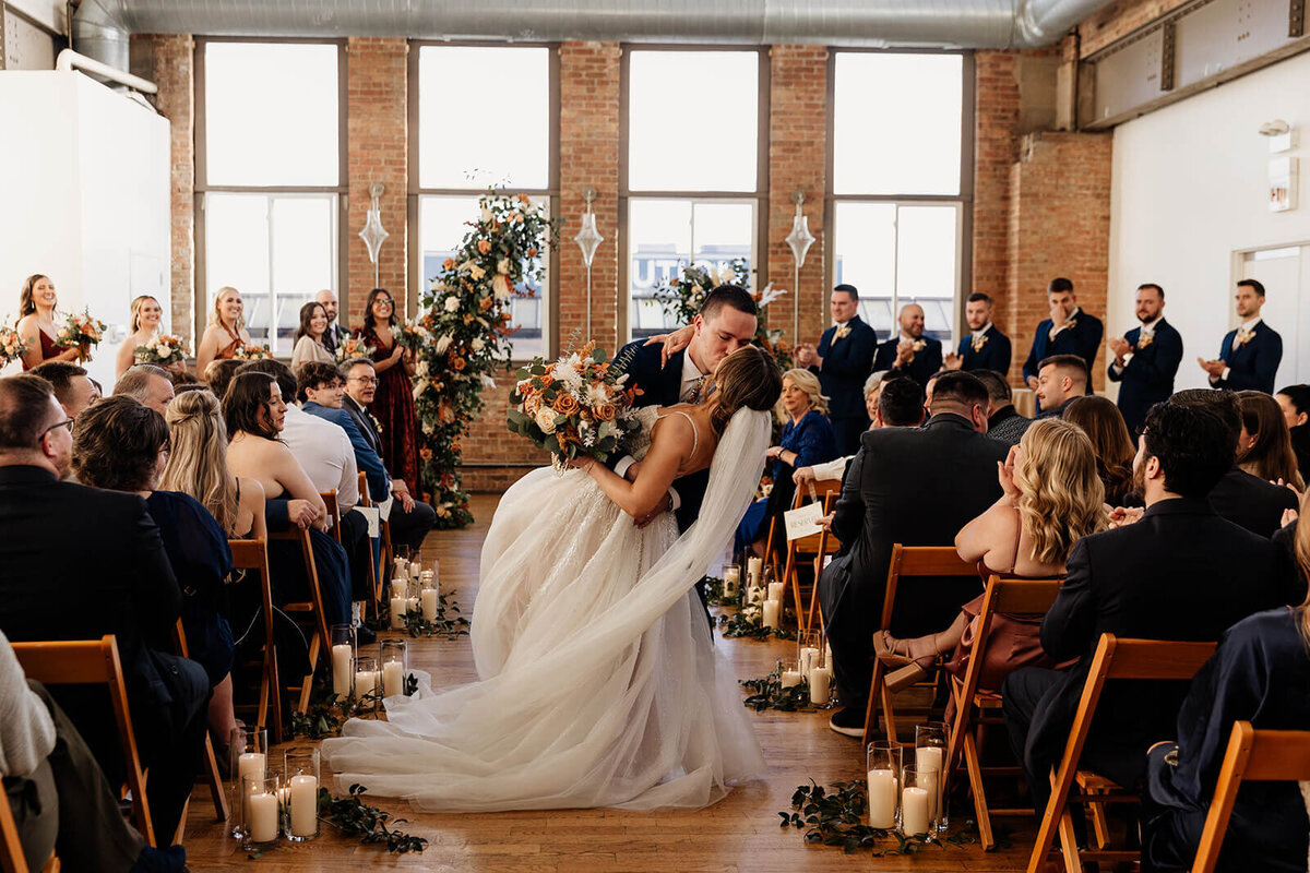 city-view-lofts-modern-downtown-chicago-wedding-045