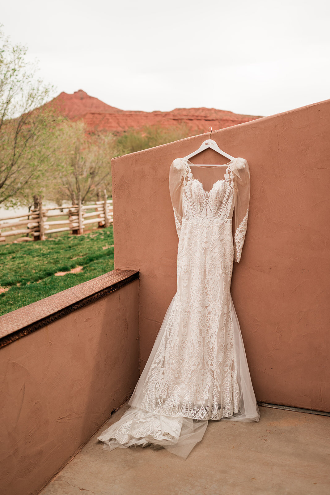 red-cliffs-lodge-moab-wedding-styled-shoot_0169_websize