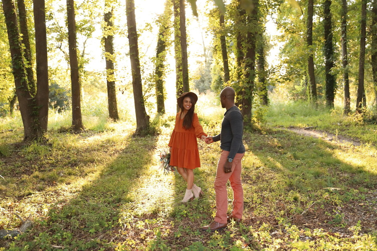 boho-woodsy-anniversary-couple_2012